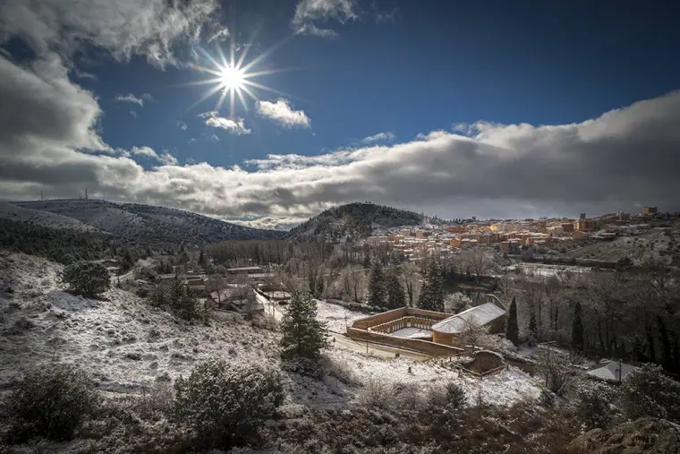 Soria nevada, vista desde el Duero