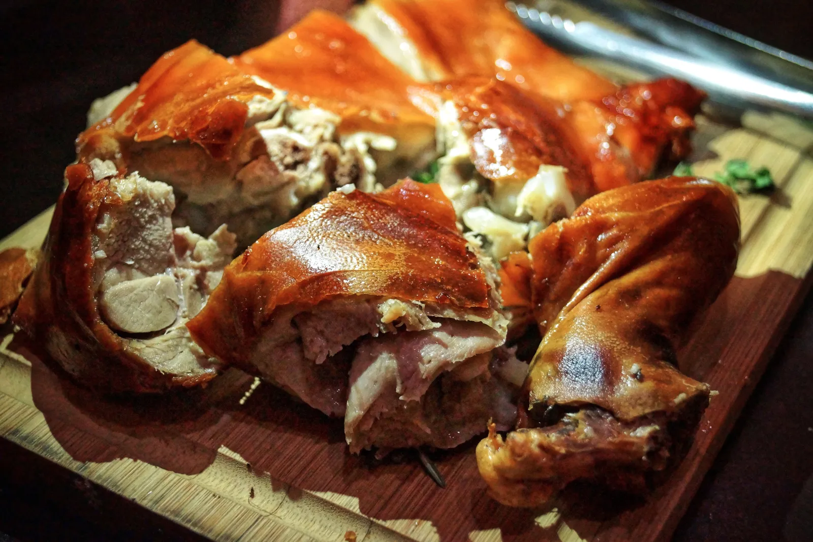Recopilación documental para valorar la posibilidad de declarar BIC el cochinillo asado de Segovia.